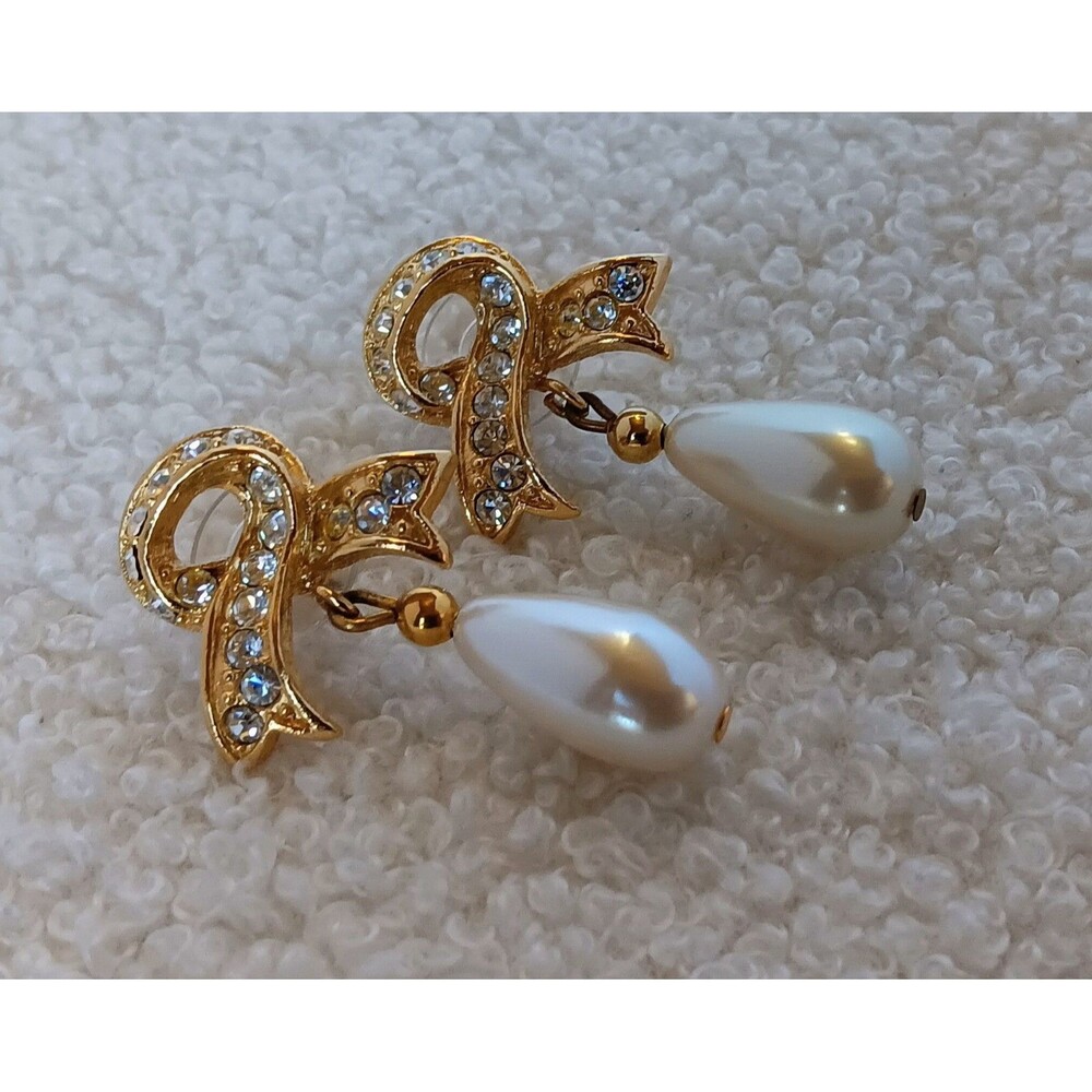 Clear Rhinestone Gold Tone Bow Faux Pearl Dangle Post Earrings Vintage 1.75 in - Picture 5 of 11